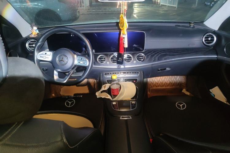 Used Mercedes-Benz E-Class 2019 E 260 L Sport 4MATIC Center Console