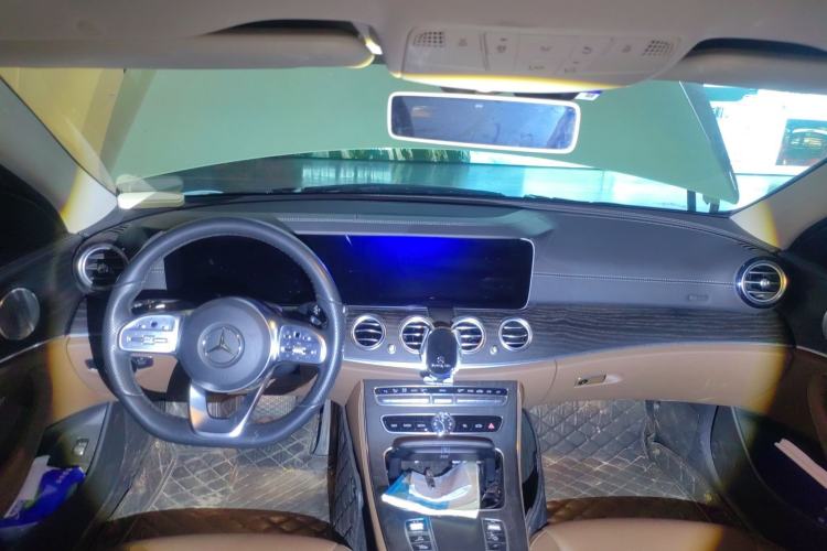 Used Mercedes-Benz E-Class 2019 Facelifted E 300 L Stylish Version Center Console