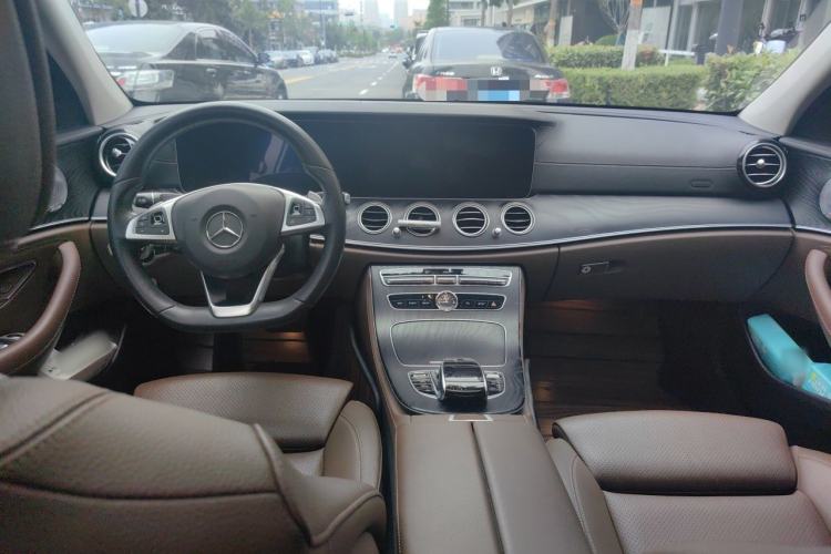 Used Mercedes-Benz E-Class 2019 E 200 L Sport Edition Center Console