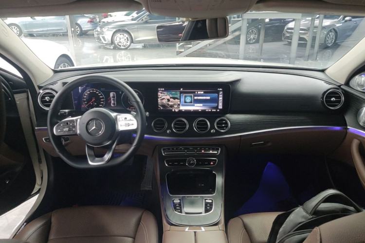 Used Mercedes-Benz E-Class 2019 Restyled E 300 L Sport Luxury Edition Center Console