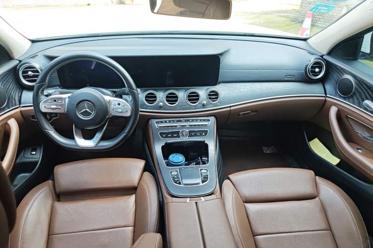 Used Mercedes-Benz E-Class 2019 E 200 L Sport Edition Center Console