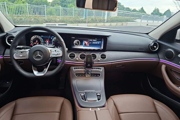 Used Mercedes-Benz E-Class 2019 Restyled E 300 L Sporty and Stylish Edition Center Console