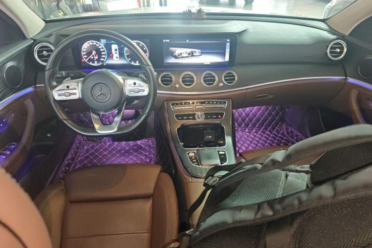 Used Mercedes-Benz E-Class 2019 E 260 L Sport Edition Center Console