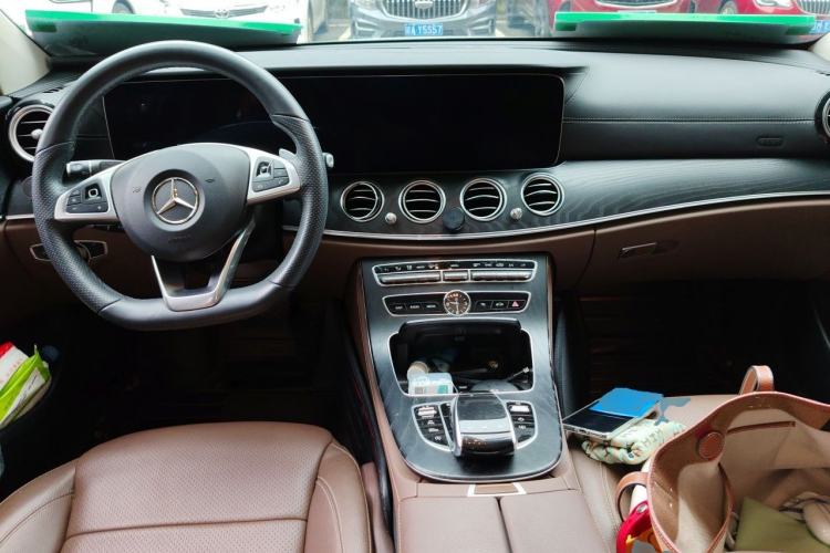 Used Mercedes-Benz E-Class 2019 E 300 L Sport Luxury Edition Center Console