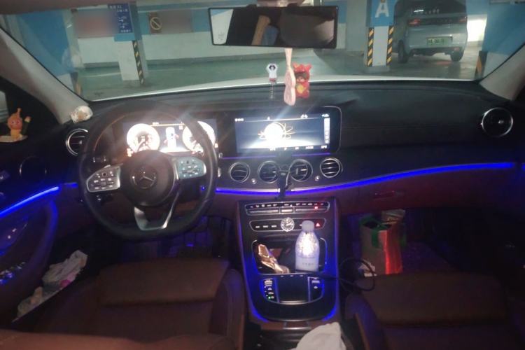 Used Mercedes-Benz E-Class 2019 E 260 L Sport 4MATIC Center Console