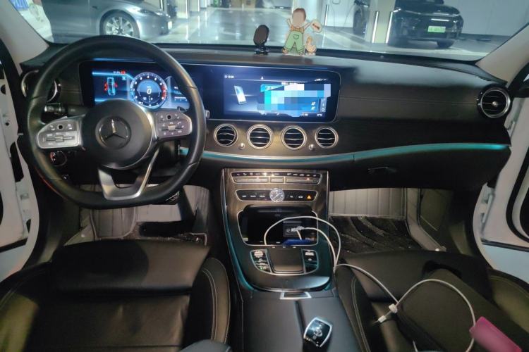 Used Mercedes-Benz E-Class 2019 E 200 L Sport 4MATIC Center Console