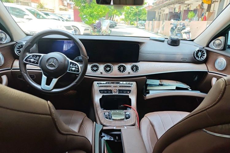 Used Mercedes-Benz E-Class 2019 Restyled E 300 L Luxury Edition Center Console