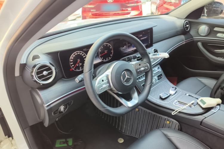Used Mercedes-Benz E-Class 2019 Restyled E 300 L Sport Luxury Edition Center Console