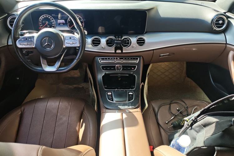 Used Mercedes-Benz E-Class 2019 E 260 Sport Edition 4MATIC Center Console