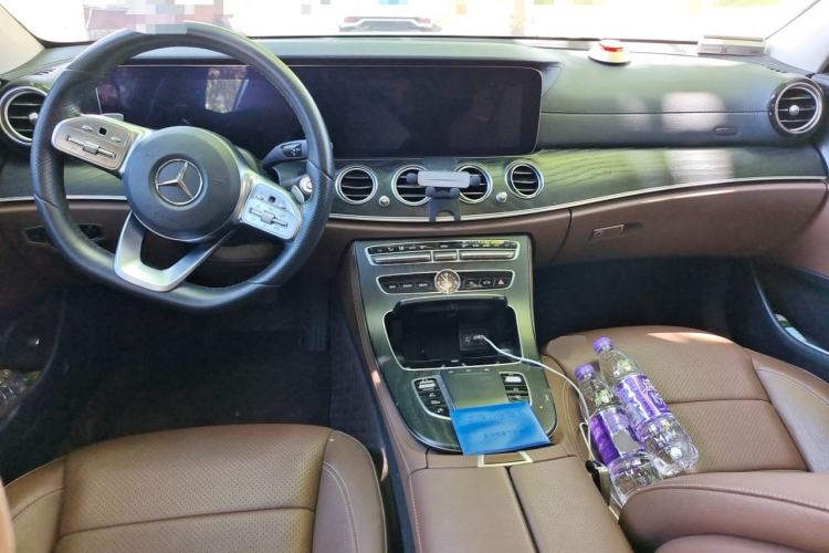 Used Mercedes-Benz E-Class 2019 E 300 L Sport Luxury Edition Center Console