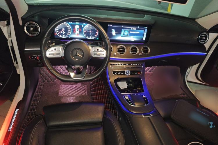 Used Mercedes-Benz E-Class 2019 E 260 L Sport Edition Center Console