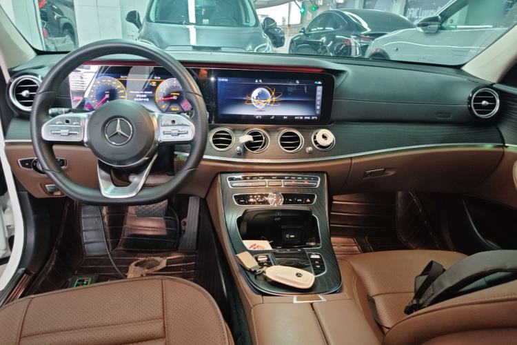 Used Mercedes-Benz E-Class 2019 Restyled E 300 L Sport Luxury Edition Center Console