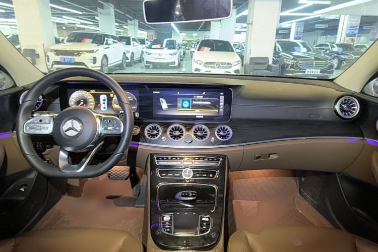 Used Mercedes-Benz E-Class 2019 E 300 L Sport Luxury Edition Center Console