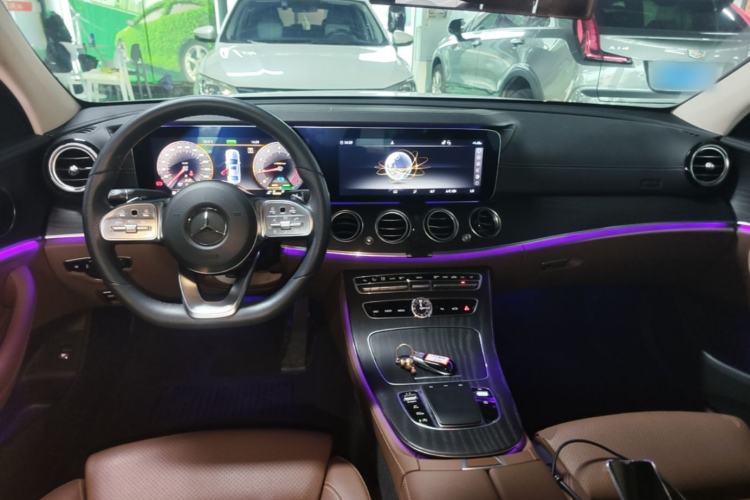 Used Mercedes-Benz E-Class 2019 E 260 L Sport 4MATIC Center Console