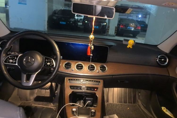 Used Mercedes-Benz E-Class 2019 Restyled E 300 L Luxury Edition Center Console