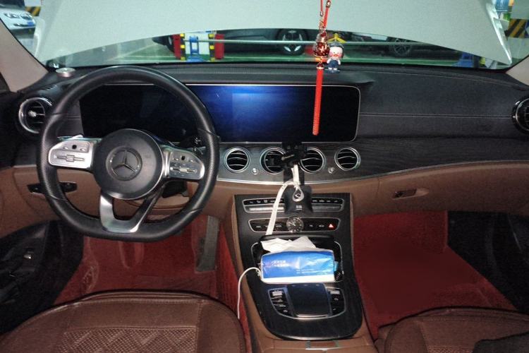 Used Mercedes-Benz E-Class 2019 E 260 L Sport 4MATIC Center Console