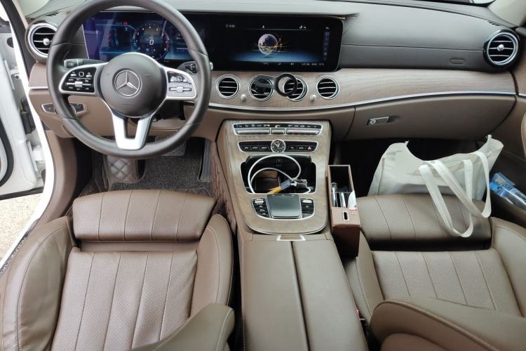 Used Mercedes-Benz E-Class 2019 E 200 L Center Console