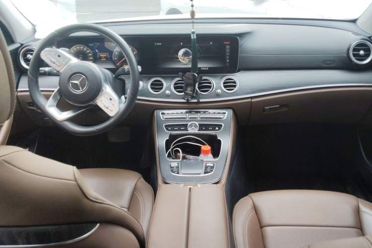 Used Mercedes-Benz E-Class 2019 Restyled E 300 L Sport Luxury Edition Center Console