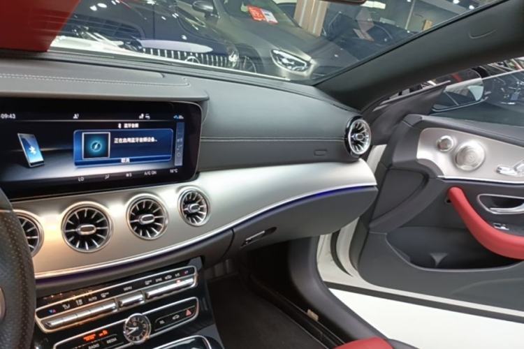 Used Mercedes-Benz E-Class 2019 E 200 Coupe Center Console
