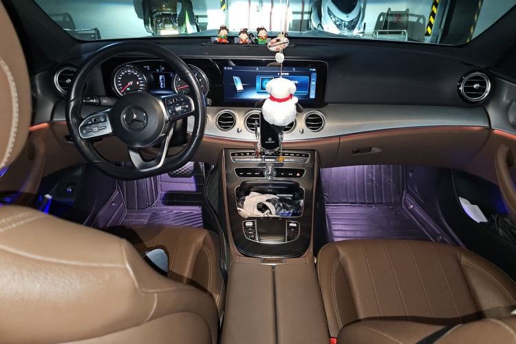 Used Mercedes-Benz E-Class 2019 E 200 Sport Edition Center Console
