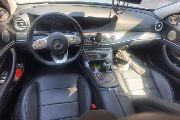 Used Mercedes-Benz E-Class 2019 E 300 L Sport Luxury Edition Center Console