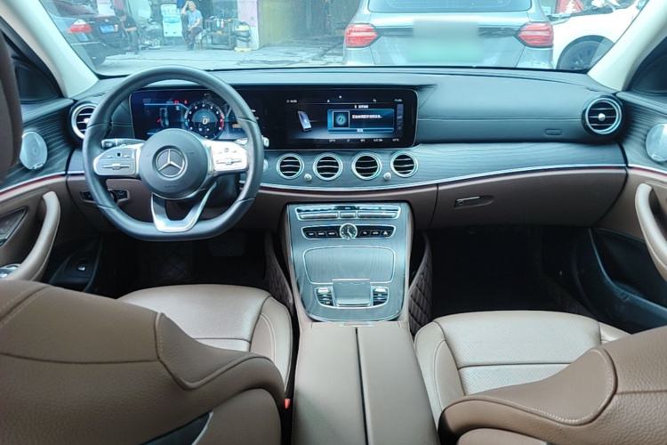 Used Mercedes-Benz E-Class 2019 Restyled E 300 L Sport Luxury Edition Center Console