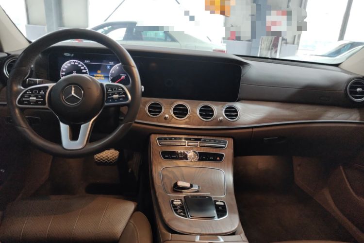 Used Mercedes-Benz E-Class 2019 E 200 L Center Console