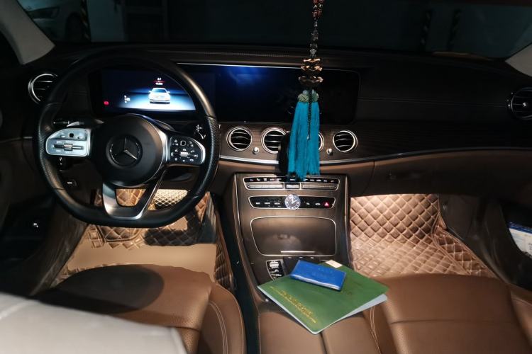 Used Mercedes-Benz E-Class 2019 Restyled E 300 L Sport Luxury Edition Center Console