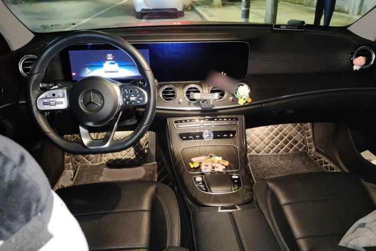 Used Mercedes-Benz E-Class 2019 Restyled E 300 L Sporty and Stylish Edition Center Console