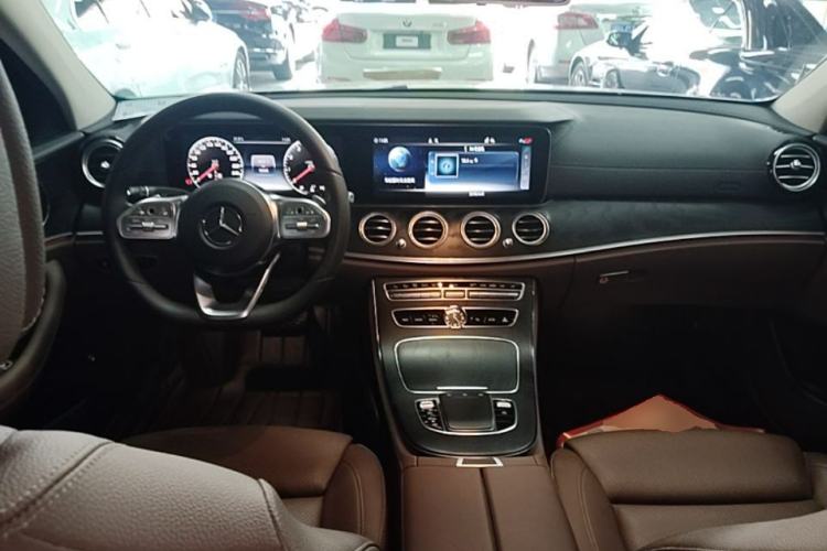 Used Mercedes-Benz E-Class 2019 E 200 L Sport Edition Center Console