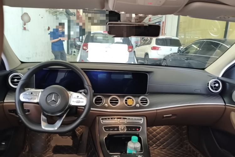 Used Mercedes-Benz E-Class 2019 E 300 L Sport Luxury Edition Center Console