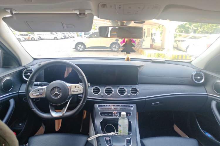 Used Mercedes-Benz E-Class 2019 E 260 L Sport Edition Center Console