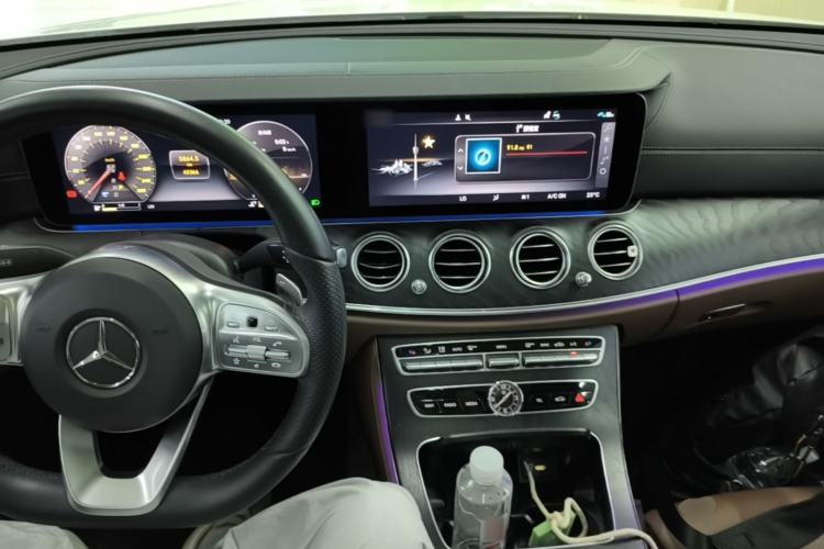 Used Mercedes-Benz E-Class 2019 E 200 L Sport 4MATIC Center Console