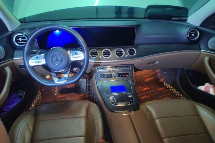 Used Mercedes-Benz E-Class 2019 Restyled E 300 L Sport Luxury Edition Center Console