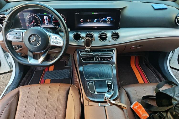 Used Mercedes-Benz E-Class 2019 E 260 Sport Edition 4MATIC Center Console