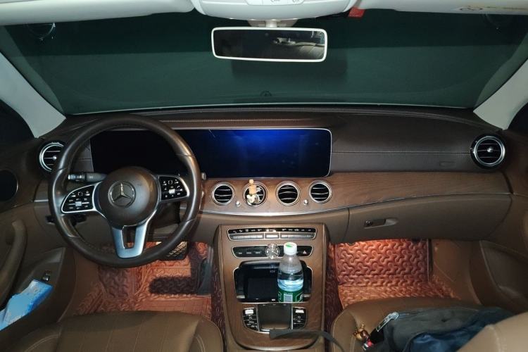 Used Mercedes-Benz E-Class 2019 E 300 L Sport Luxury Edition Center Console