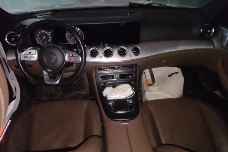 Used Mercedes-Benz E-Class 2019 E 200 Sport 4MATIC Center Console