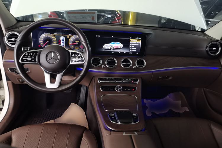 Used Mercedes-Benz E-Class 2019 Facelifted E 300 L Stylish Version Center Console