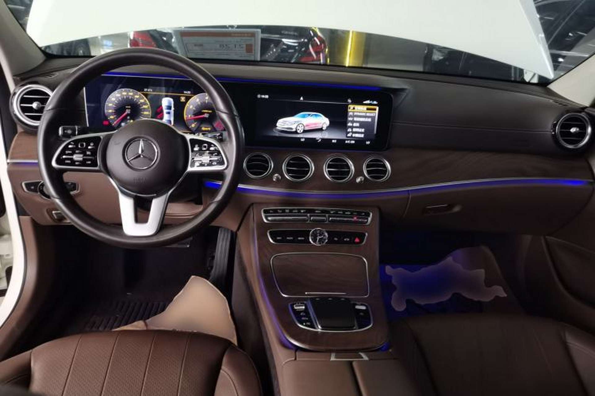 Used Mercedes-Benz E-Class 2019 Facelifted E 300 L Stylish Version Center Console