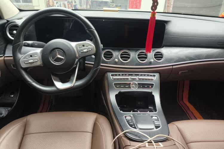 Used Mercedes-Benz E-Class 2019 E 300 L Sport Luxury Edition Center Console