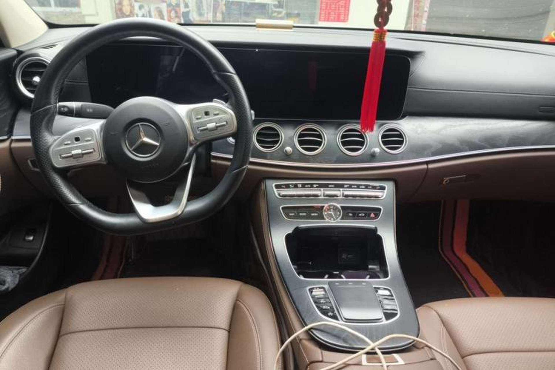 Used Mercedes-Benz E-Class 2019 E 300 L Sport Luxury Edition Center Console