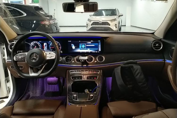 Used Mercedes-Benz E-Class 2019 E 200 L Sport Edition Center Console