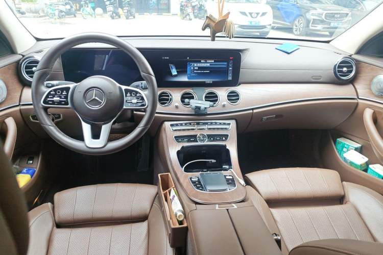 Used Mercedes-Benz E-Class 2019 E 260 L Center Console