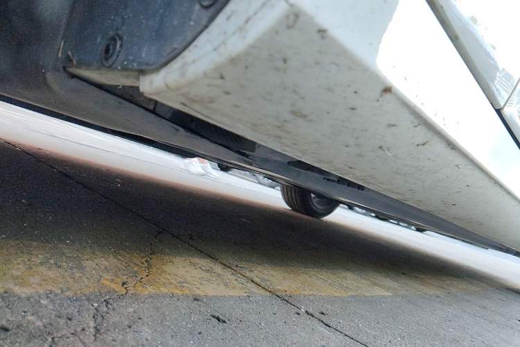 Used Mercedes-Benz E-Class  Chassis Front Left