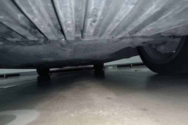 Used Mercedes-Benz E-Class 2019 E 300 L Sporty and Stylish Model Chassis Front Left