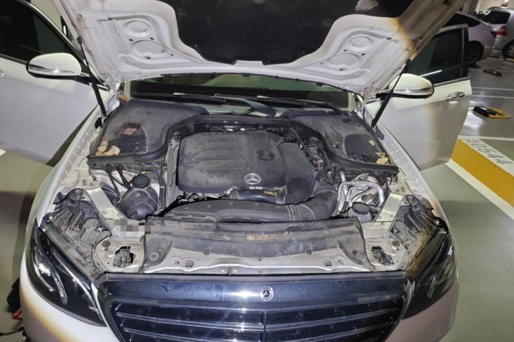 Used Mercedes-Benz E-Class 2019 E 260 L Engine Bay