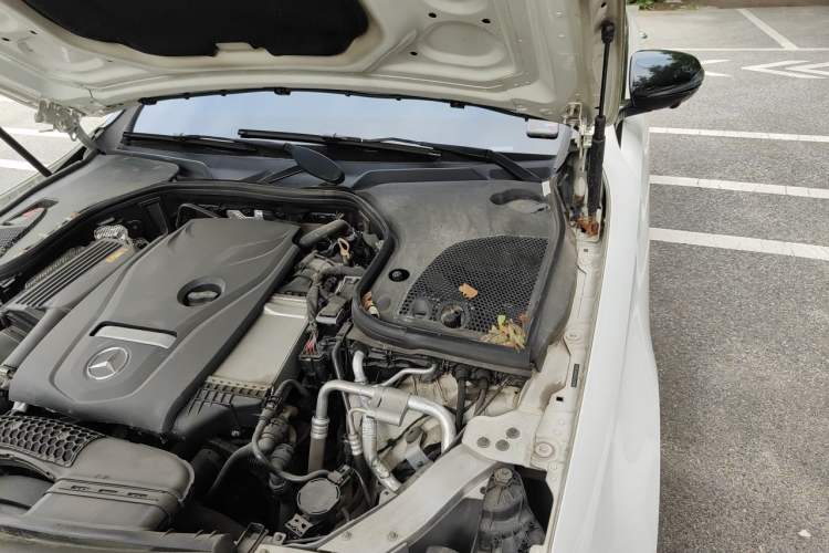 Used Mercedes-Benz E-Class 2019 E 200 Sport Edition Engine Bay Left