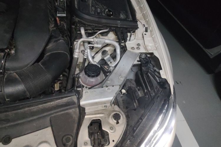 Used Mercedes-Benz E-Class 2019 E 260 L Engine Bay Left