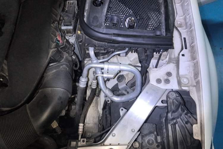 Used Mercedes-Benz E-Class 2019 Restyled E 300 L Sporty and Stylish Edition Engine Bay Left