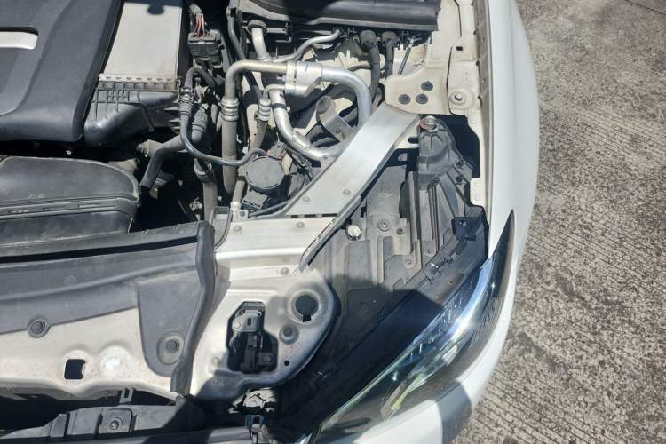 Used Mercedes-Benz E-Class 2019 E 300 L Stylish Model Engine Bay Left